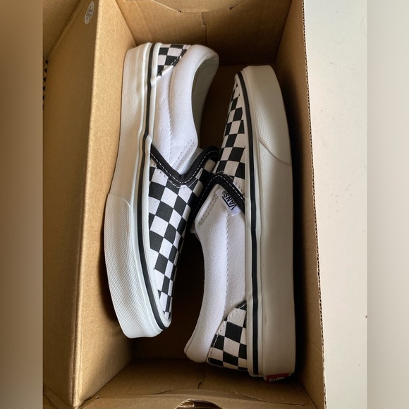 Checkerboard kid Vans New. - Picture 4 of 5